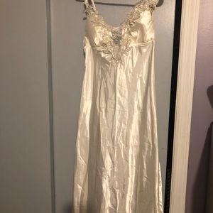 Women’s satin gown sz med